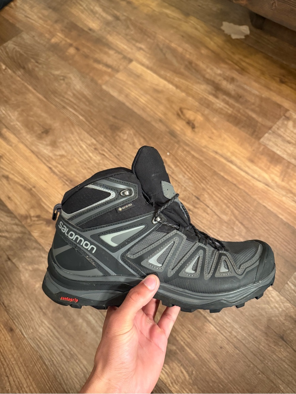 Salomon Men's Black and Gray Mid-Top Trail Boot